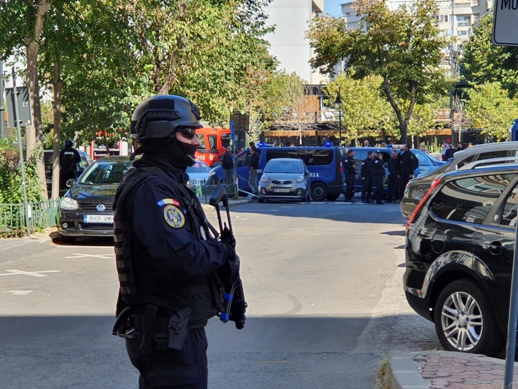 805231-1624406400-exercitiu-antiterorist-in-centrul-bucurestiului-noua-morti-si-11-ostatici-la-ambasada-israelului-1068x8012198176356985763673