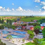 Cât îi costă pe români o vacanță last minute de Sfânta Maria