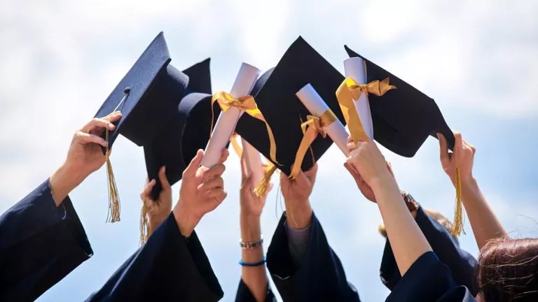 facultatea-din-romania-care-a-fost-luata-cu-asalt-de-tineri764270946238500352