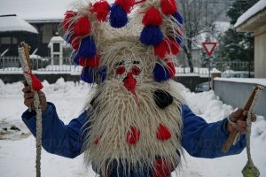 maramures traditii jocul mosilor craciun