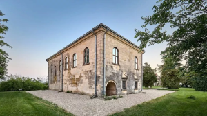 casa de piatra cel mai vechi monument de arhitectura civila din istoria romaniei